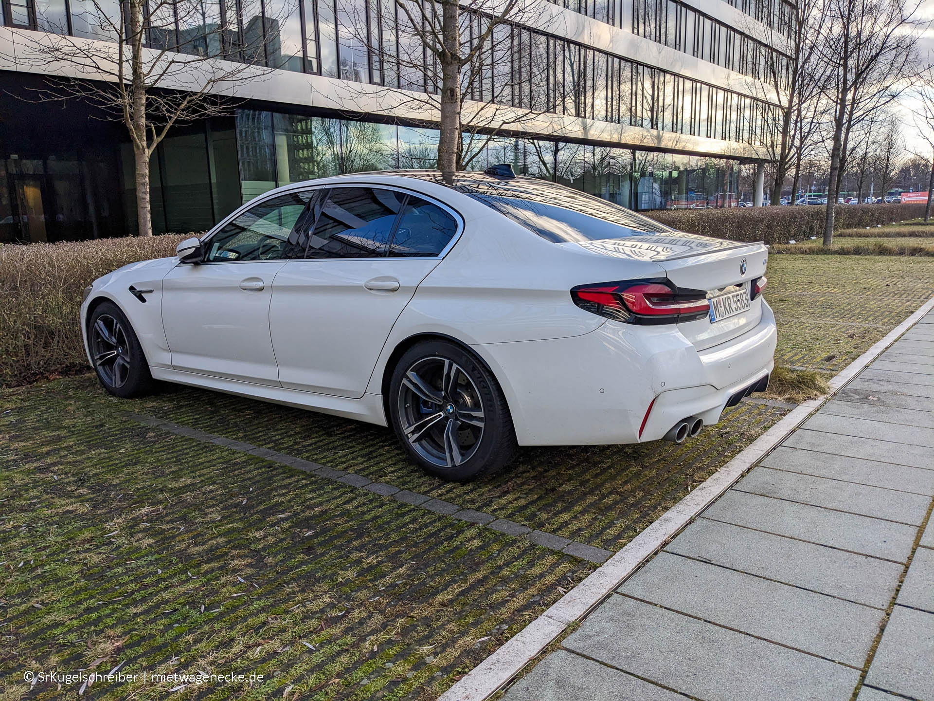 BMW_M5-06.jpg