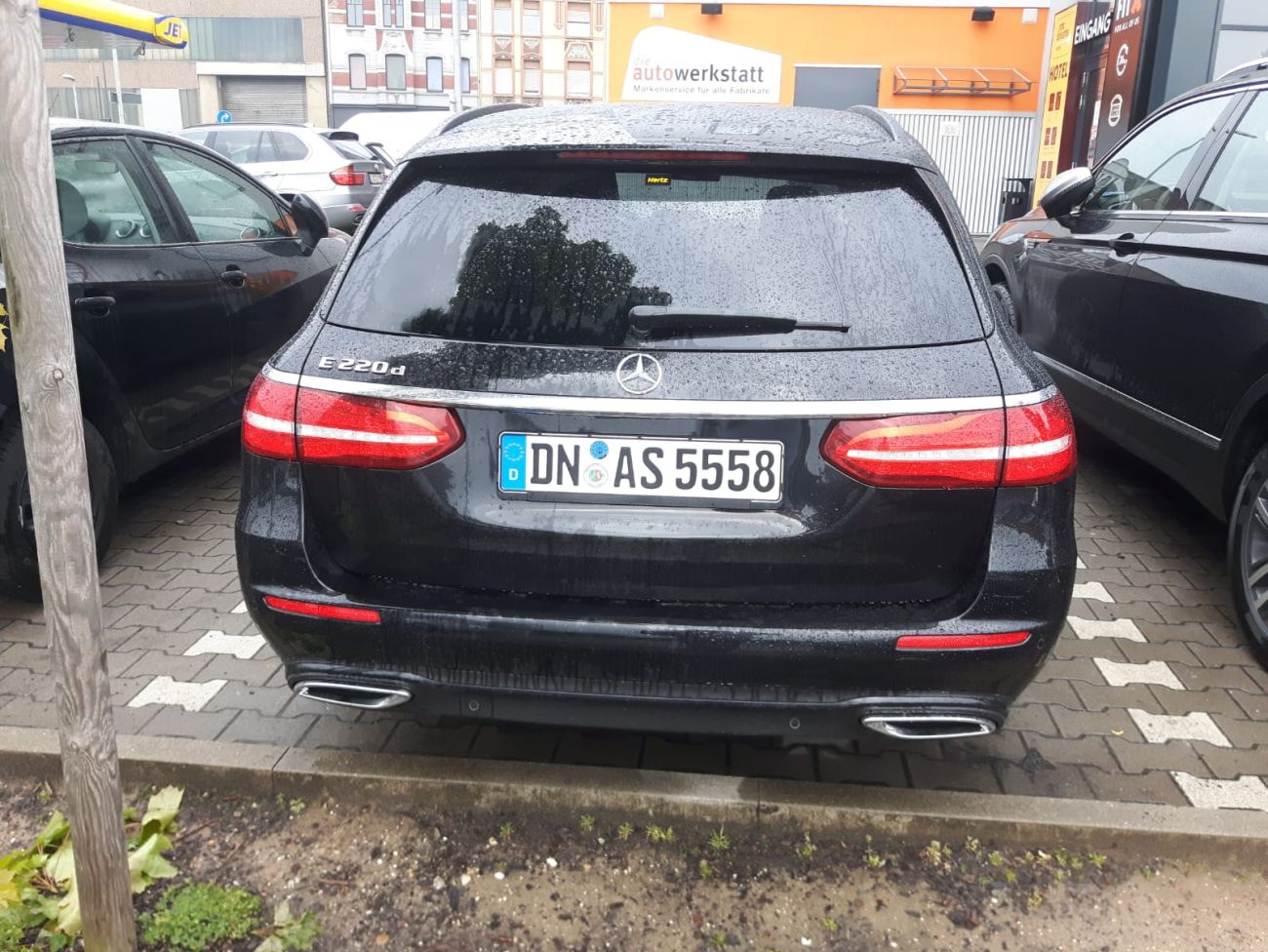 Hertz E220d.jpg