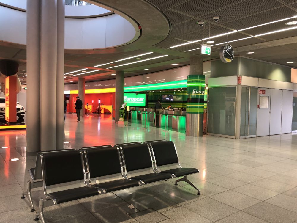 Mietwagen Schalter Stuttgart Flughafen.jpg