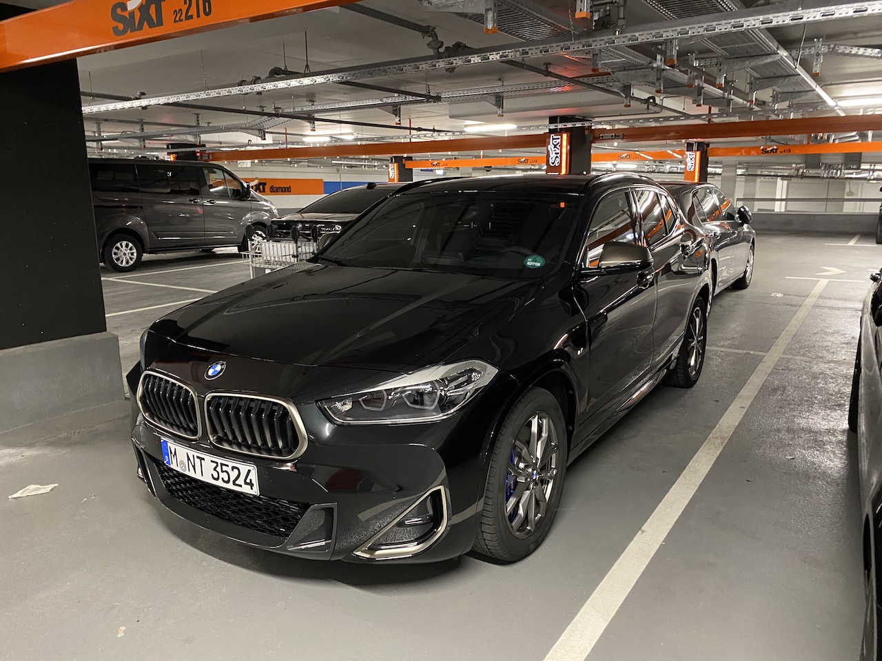 SIXT_X2 M35i.JPG
