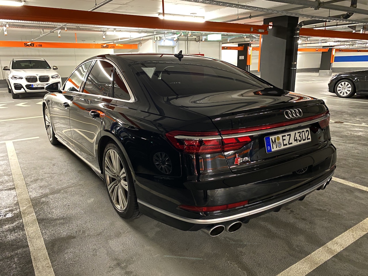 Audi S8_SIXT.JPG