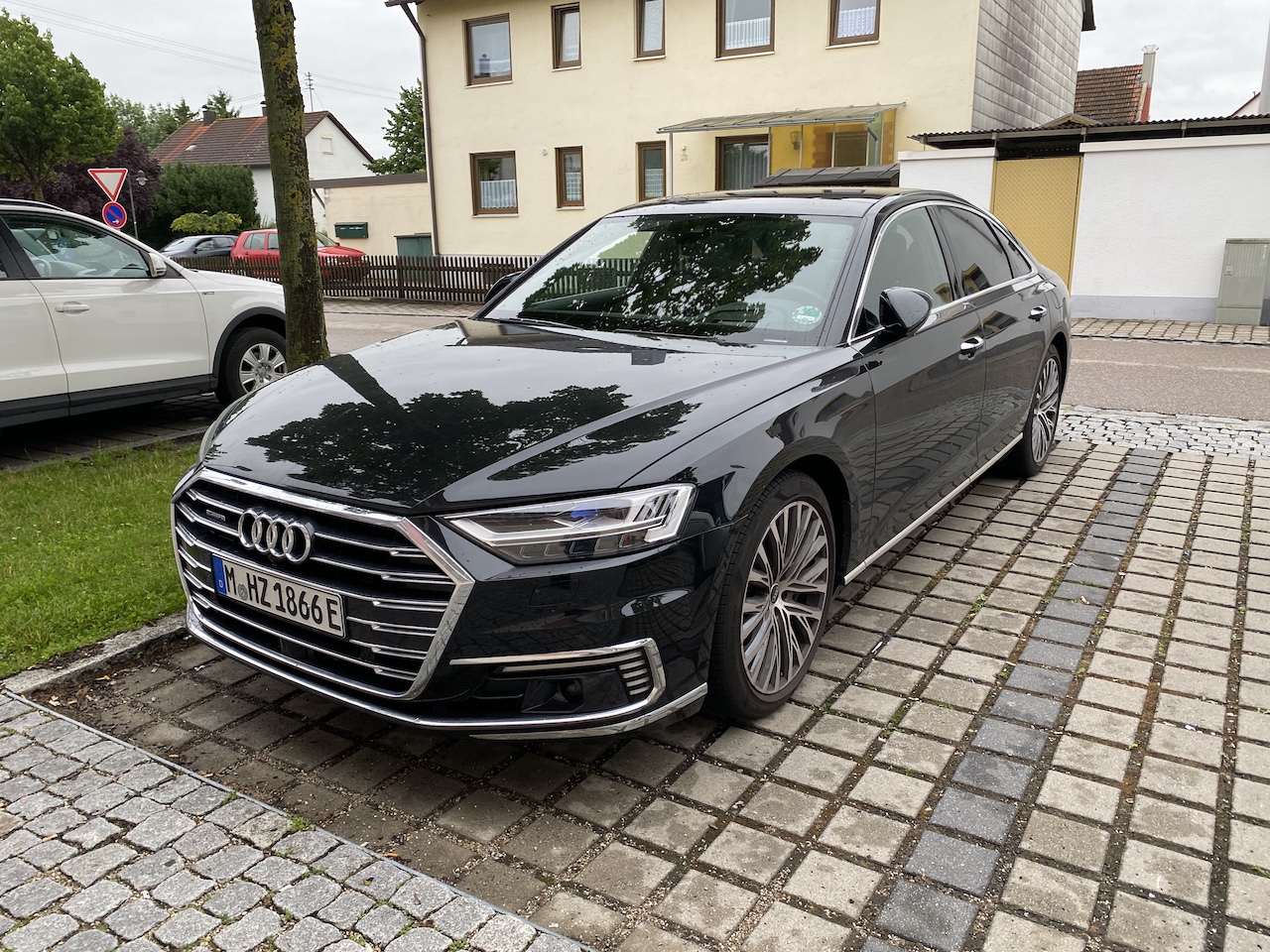 Audi A8 60TFSIe.JPG