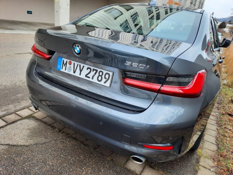 320i.jpg